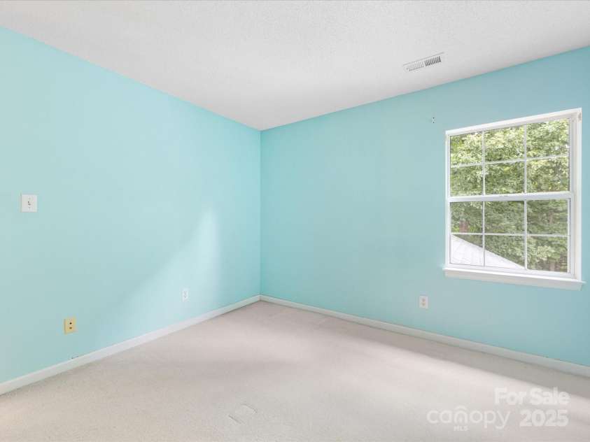 15139 Wiltshire Manor Drive, Charlotte, NC 28278.  MLS# CAR4279893, YatesRealty ID 27480. 