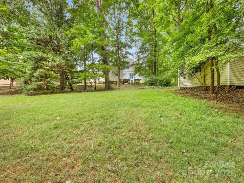 15139 Wiltshire Manor Drive, Charlotte, NC 28278.  MLS# CAR4279893, YatesRealty ID 27480. 
