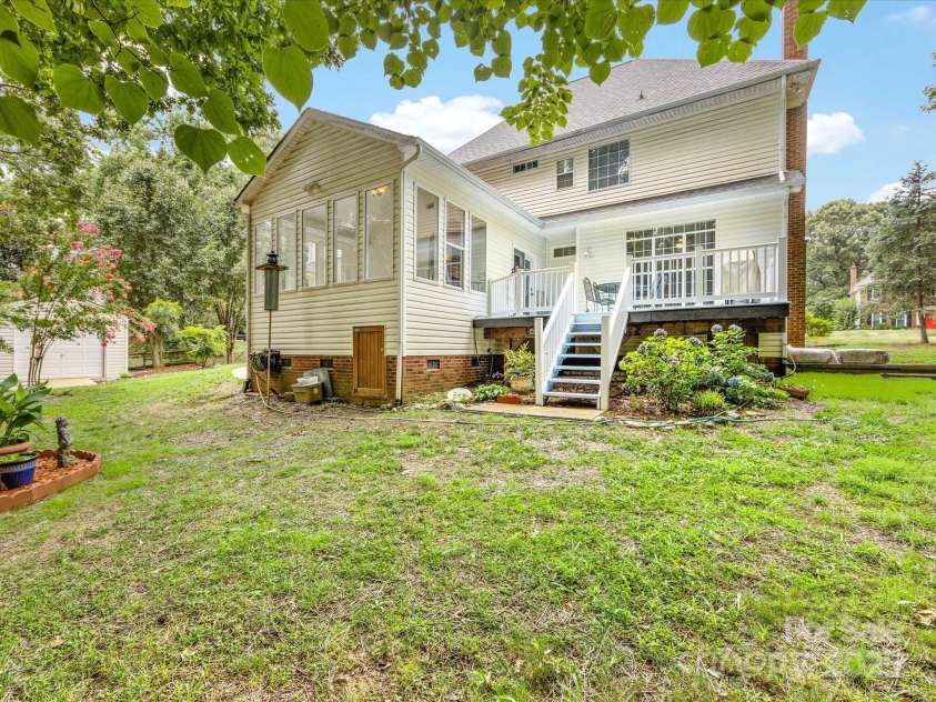 15139 Wiltshire Manor Drive, Charlotte, NC 28278.  MLS# CAR4279893, YatesRealty ID 27480. 