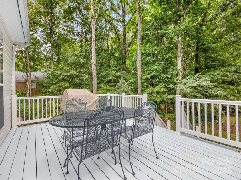 15139 Wiltshire Manor Drive, Charlotte, NC 28278.  MLS# CAR4279893, YatesRealty ID 27480. 