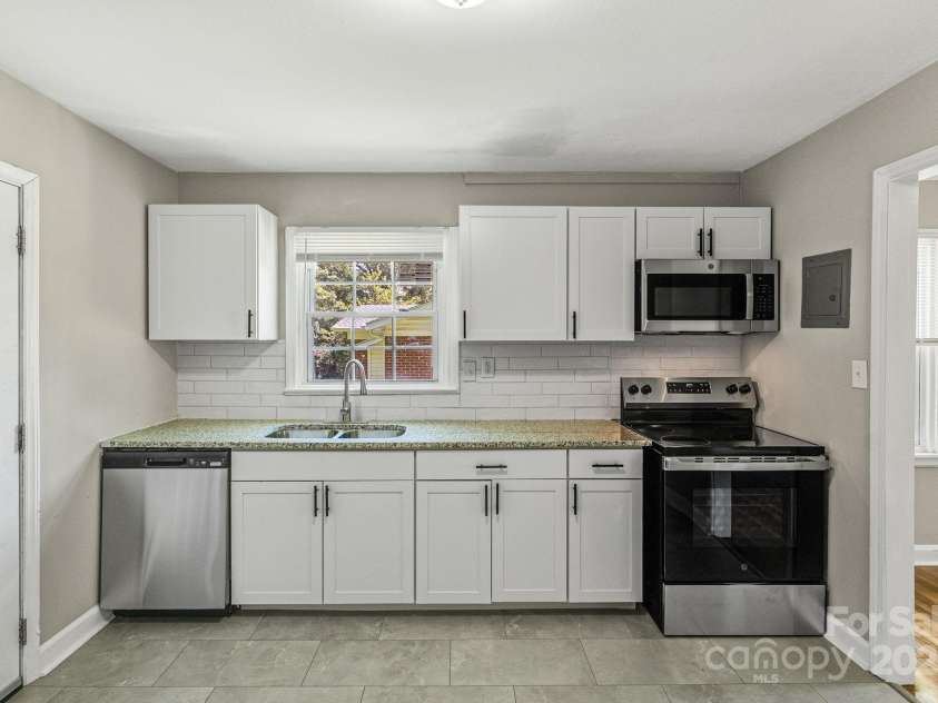 4413 Tillman Road, Charlotte, NC 28208.  MLS# CAR4271901, YatesRealty ID 27481. 