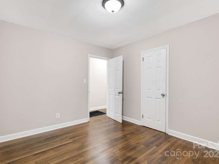 4413 Tillman Road, Charlotte, NC 28208.  MLS# CAR4271901, YatesRealty ID 27481. 