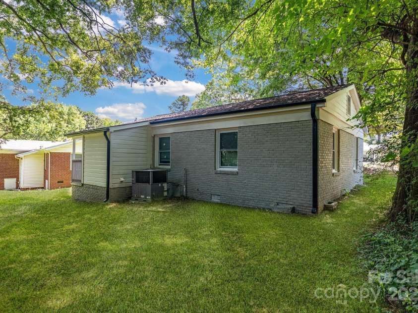 4413 Tillman Road, Charlotte, NC 28208.  MLS# CAR4271901, YatesRealty ID 27481. 