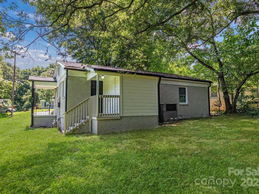 4413 Tillman Road, Charlotte, NC 28208.  MLS# CAR4271901, YatesRealty ID 27481. 