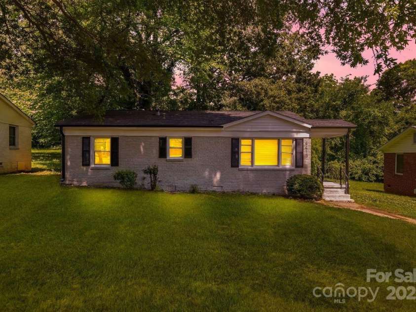 4413 Tillman Road, Charlotte, NC 28208.  MLS# CAR4271901, YatesRealty ID 27481. 