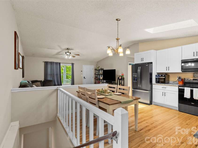 763 Bee Tree Road, Swannanoa, NC 28778.  MLS# CAR4387747, YatesRealty ID 27481. 