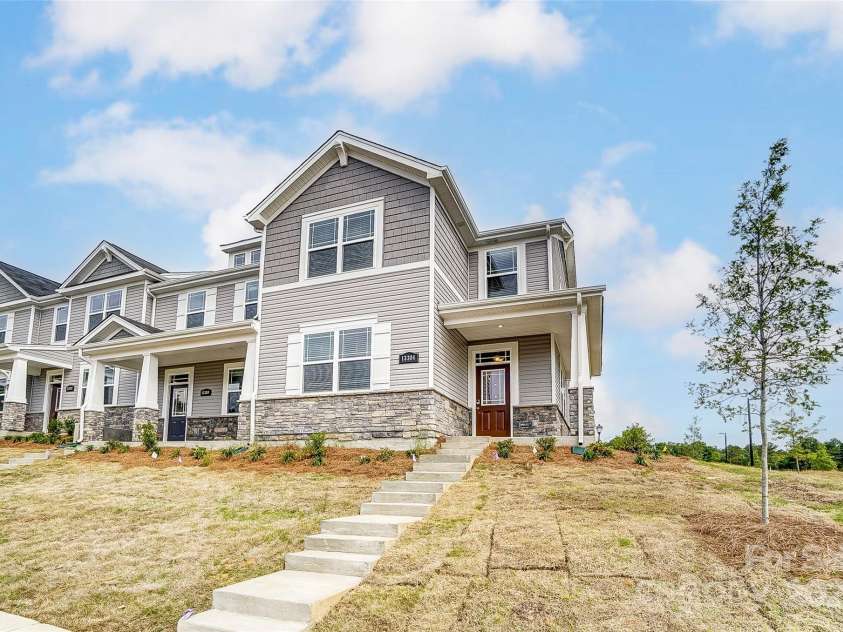 3900 Cheyney Park Drive, Charlotte, NC 28269.  MLS# CAR4280977, YatesRealty ID 27484. For representation purposes of floorplan only, actual homesite is under construction and design and structural options may vary