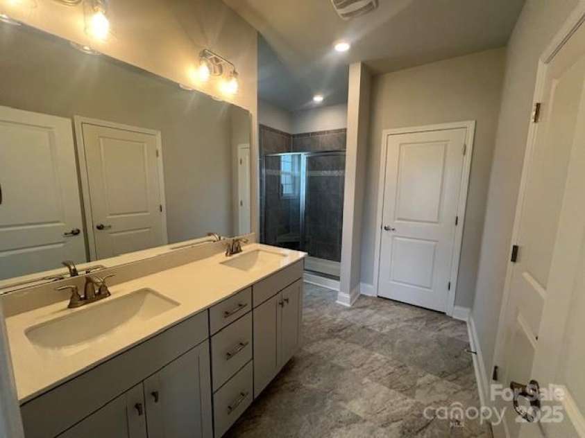 122 Swan Park Lane, Statesville, NC 28625.  MLS# CAR4266811, YatesRealty ID 27486. 
