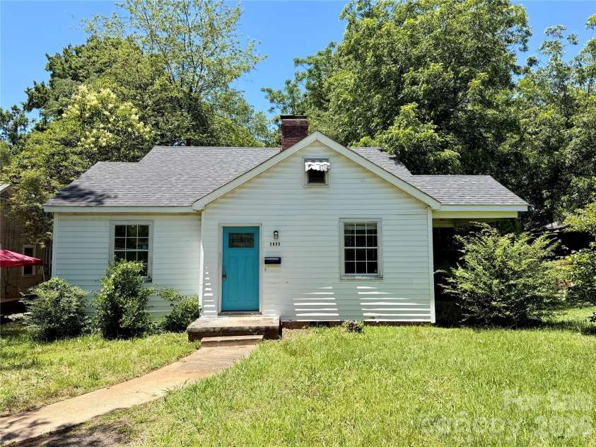 2825 Parkway Avenue, Charlotte, NC 28208.  MLS# CAR4389430, YatesRealty ID 27487. 