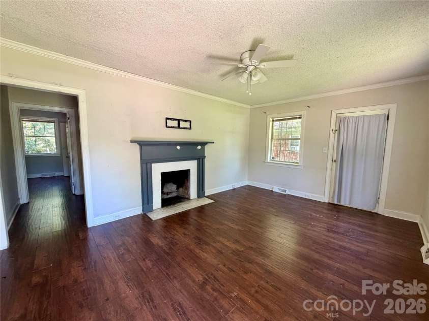 2825 Parkway Avenue, Charlotte, NC 28208.  MLS# CAR4389430, YatesRealty ID 27487. 