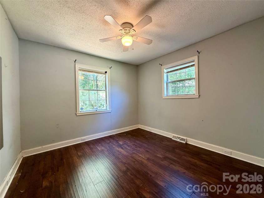 2825 Parkway Avenue, Charlotte, NC 28208.  MLS# CAR4389430, YatesRealty ID 27487. 