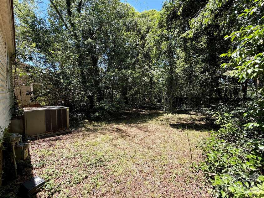 2825 Parkway Avenue, Charlotte, NC 28208.  MLS# CAR4389430, YatesRealty ID 27487. 