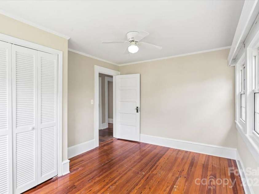 904 Edgewood Circle, Gastonia, NC 28052.  MLS# CAR4271349, YatesRealty ID 27487. 