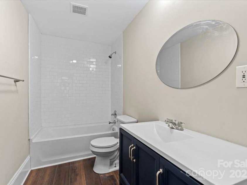 904 Edgewood Circle, Gastonia, NC 28052.  MLS# CAR4271349, YatesRealty ID 27487. Hall full bath