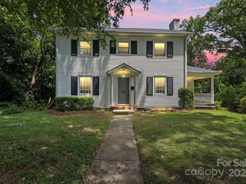 904 Edgewood Circle, Gastonia, NC 28052.  MLS# CAR4271349, YatesRealty ID 27487. Welcome home!