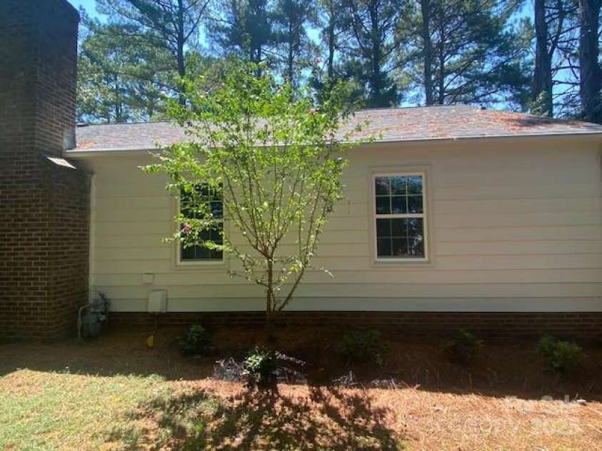 709 Falls Church Road, Charlotte, NC 28270.  MLS# CAR4275080, YatesRealty ID 27488. Hydrangeas