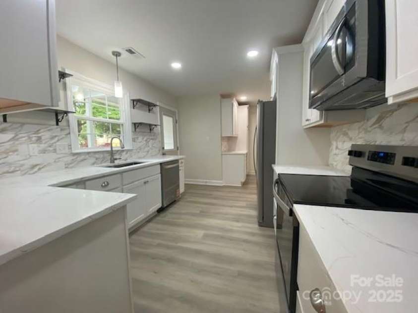 709 Falls Church Road, Charlotte, NC 28270.  MLS# CAR4275080, YatesRealty ID 27488. Kitchen with LVL flooring