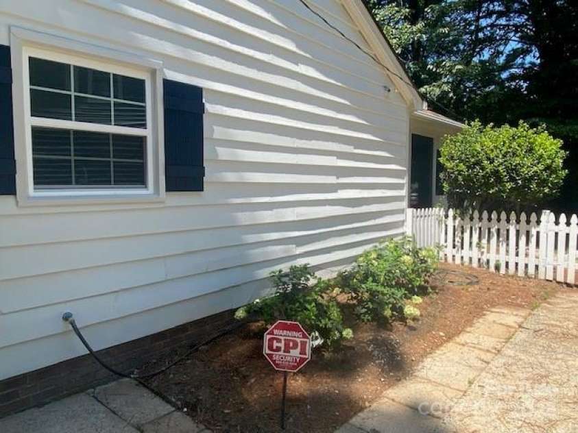 709 Falls Church Road, Charlotte, NC 28270.  MLS# CAR4275080, YatesRealty ID 27488. Side Yard and Picket Fence, Beautiful Hydrangeas