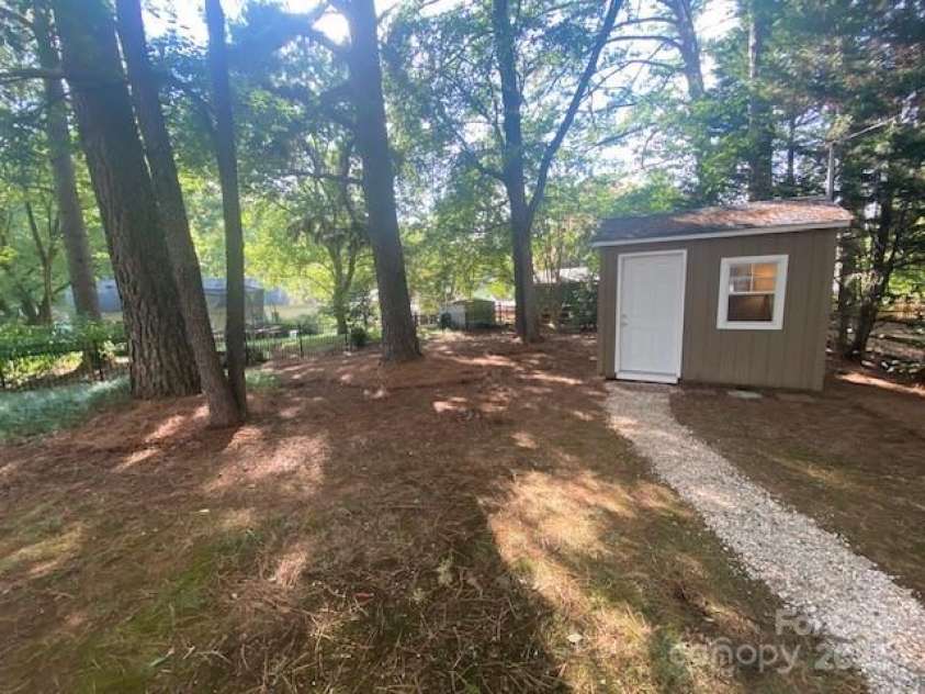 709 Falls Church Road, Charlotte, NC 28270.  MLS# CAR4275080, YatesRealty ID 27488. Wooded and yes a full fenced yard
