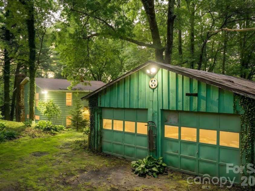 71 Warrior Road, Newland, NC 28657.  MLS# CAR4389465, YatesRealty ID 27488. 