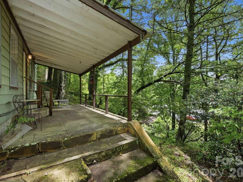 71 Warrior Road, Newland, NC 28657.  MLS# CAR4389465, YatesRealty ID 27488. 