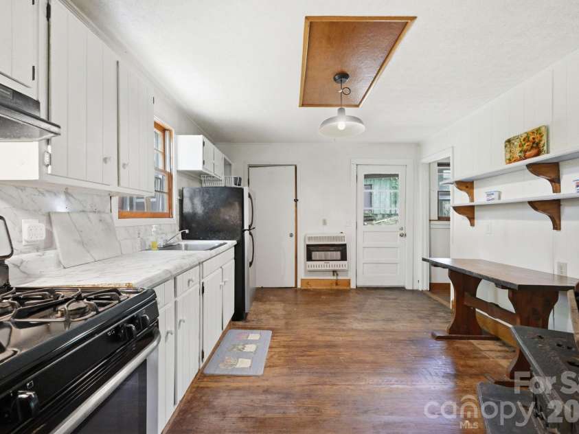 71 Warrior Road, Newland, NC 28657.  MLS# CAR4389465, YatesRealty ID 27488. 