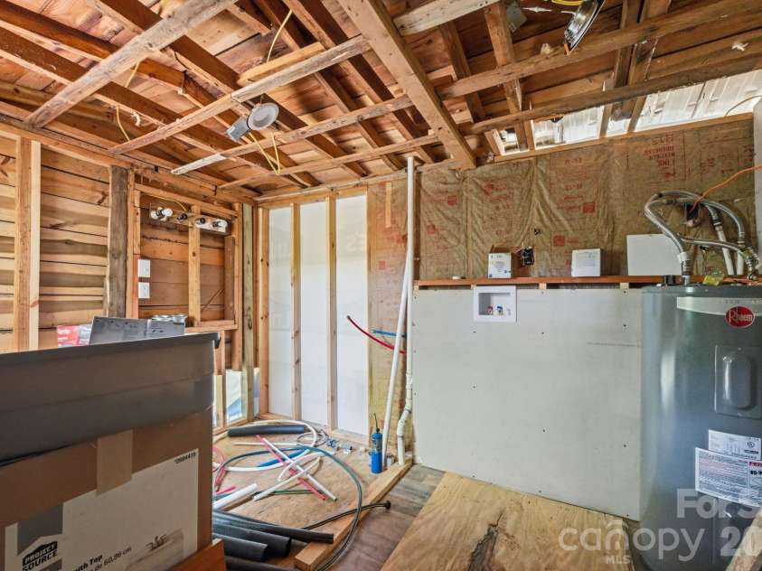 71 Warrior Road, Newland, NC 28657.  MLS# CAR4389465, YatesRealty ID 27488. 