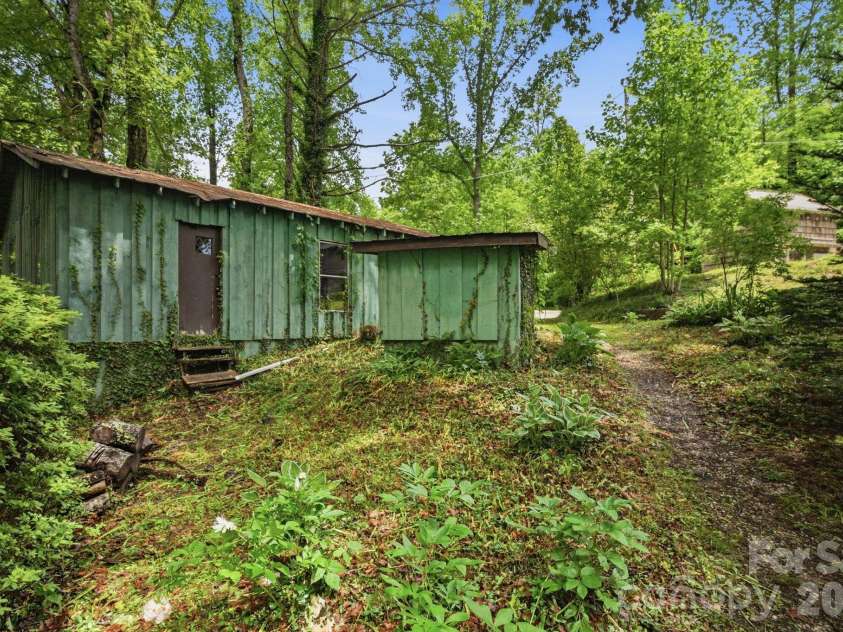 71 Warrior Road, Newland, NC 28657.  MLS# CAR4389465, YatesRealty ID 27488. 