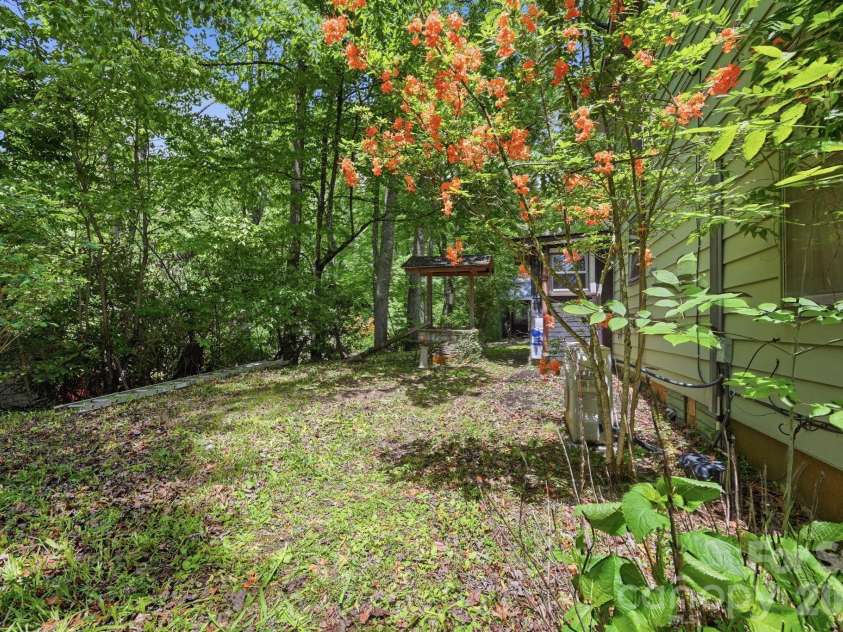 71 Warrior Road, Newland, NC 28657.  MLS# CAR4389465, YatesRealty ID 27488. 