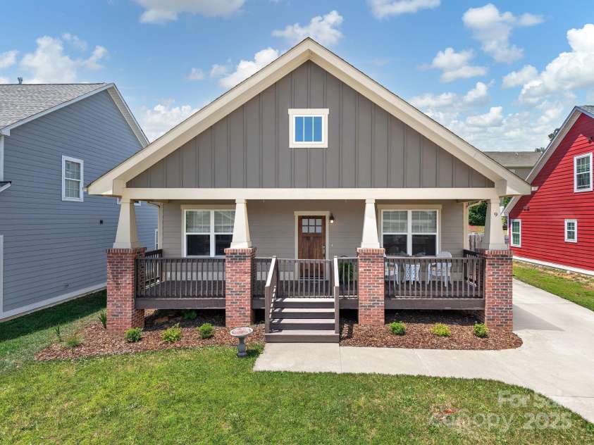 9 Hyde Park Place, Arden, NC 28704.  MLS# CAR4217038, YatesRealty ID 2749. 