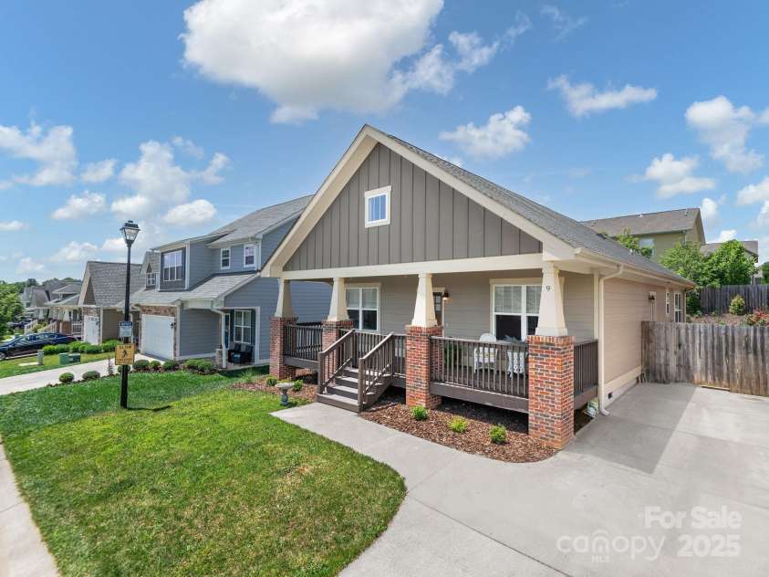 9 Hyde Park Place, Arden, NC 28704.  MLS# CAR4217038, YatesRealty ID 2749. 