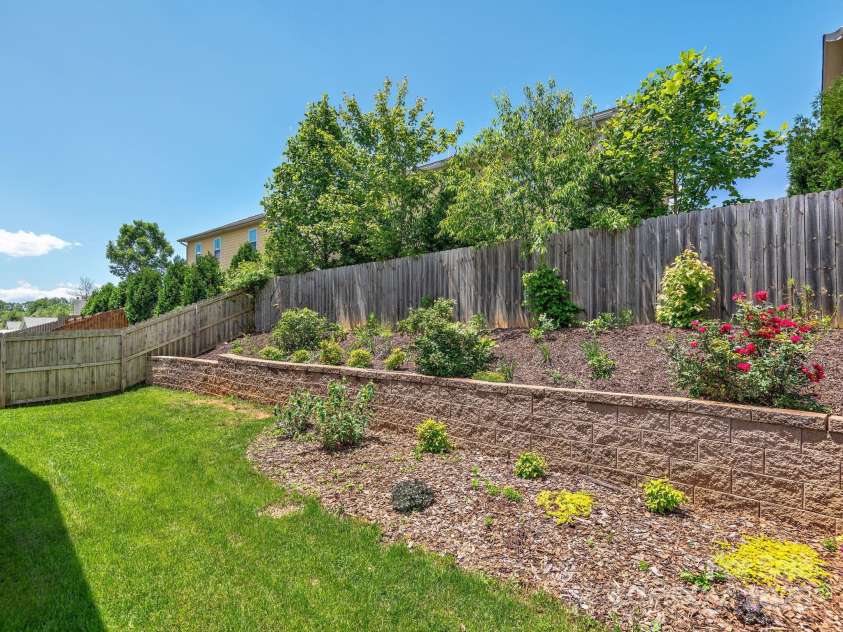 9 Hyde Park Place, Arden, NC 28704.  MLS# CAR4217038, YatesRealty ID 2749. 