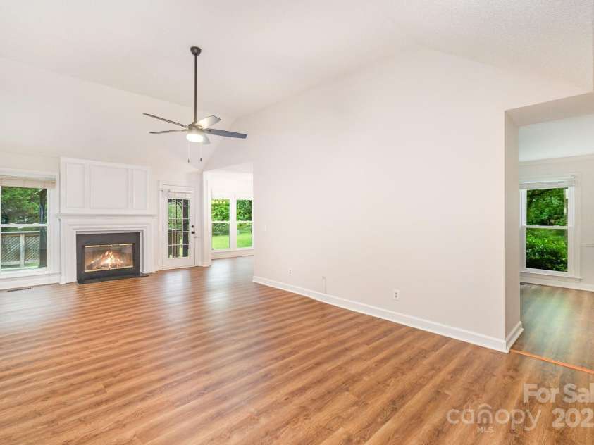 7106 Kinsmore Lane, Charlotte, NC 28269.  MLS# CAR4250943, YatesRealty ID 27491. Living room
