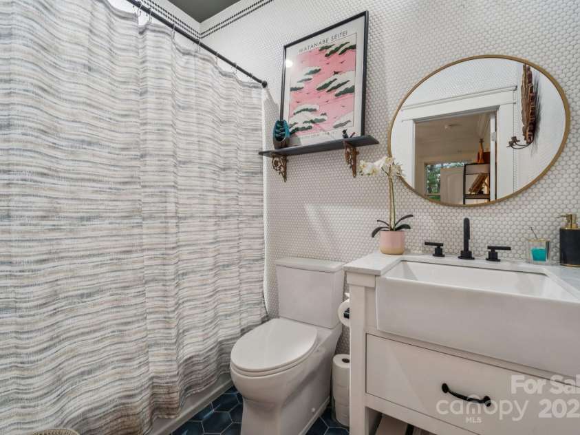 3519 McPherson Street, Waxhaw, NC 28173.  MLS# CAR4279631, YatesRealty ID 27492. Upstairs full bath