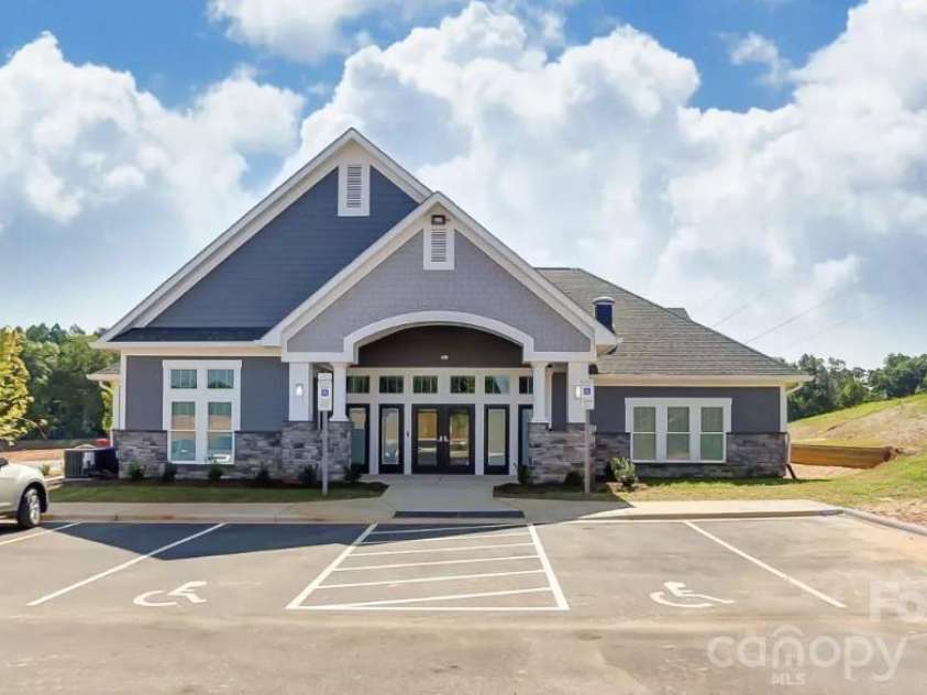 1320 Knob Creek Drive, Gastonia, NC 28054.  MLS# CAR4281293, YatesRealty ID 27493. Amenities