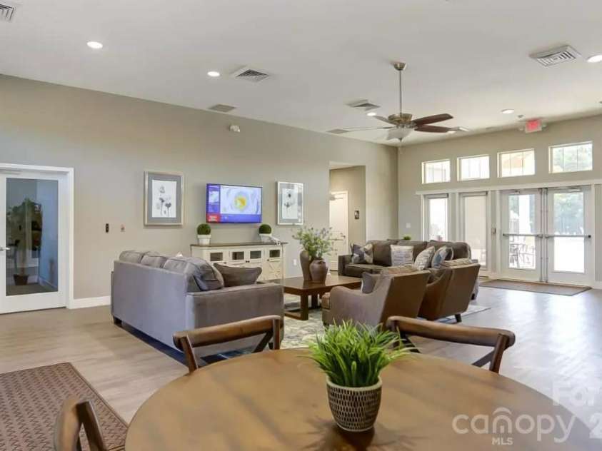 1320 Knob Creek Drive, Gastonia, NC 28054.  MLS# CAR4281293, YatesRealty ID 27493. Amenities