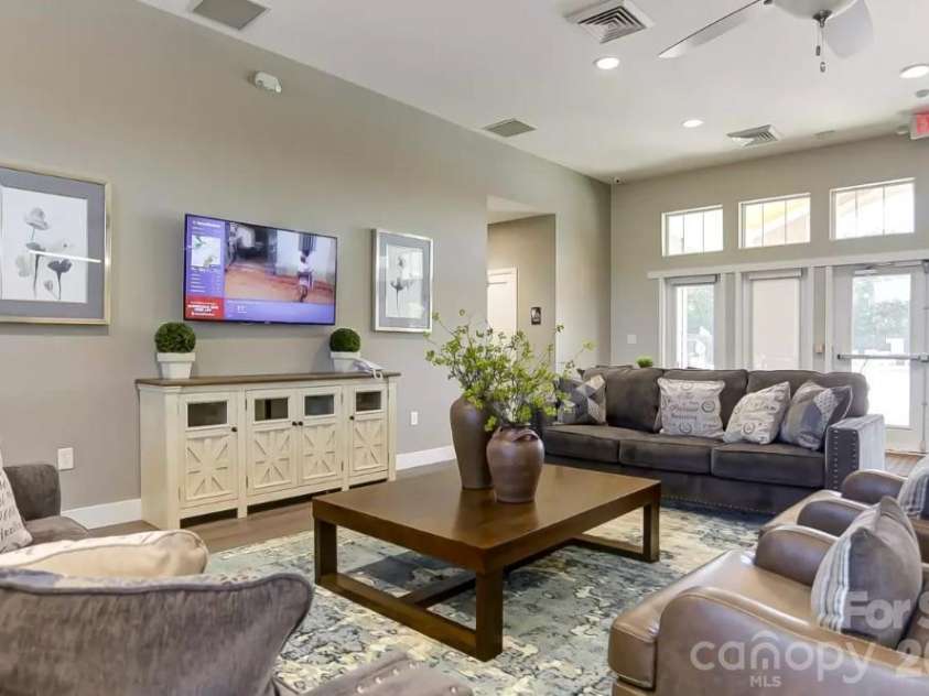 1320 Knob Creek Drive, Gastonia, NC 28054.  MLS# CAR4281293, YatesRealty ID 27493. Amenities