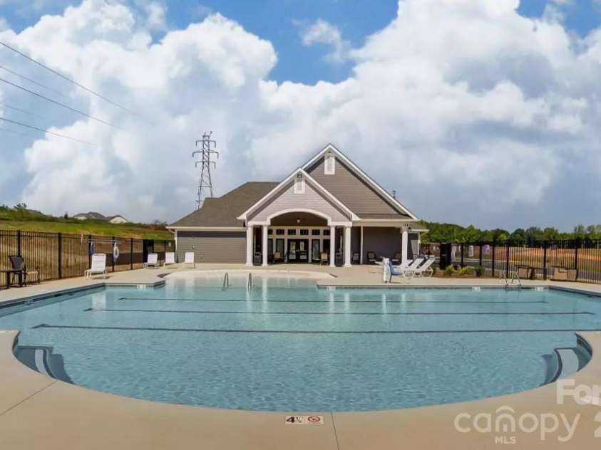 1320 Knob Creek Drive, Gastonia, NC 28054.  MLS# CAR4281293, YatesRealty ID 27493. Amenities