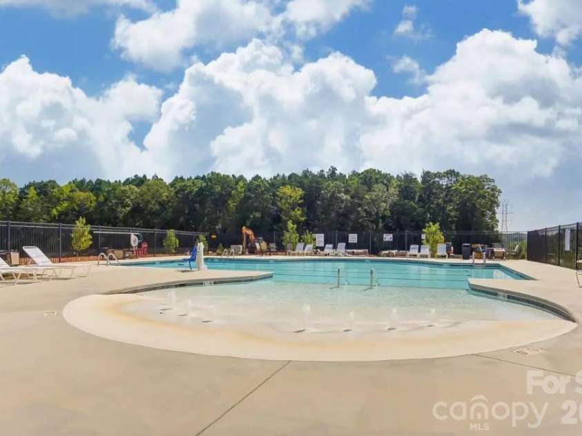 1320 Knob Creek Drive, Gastonia, NC 28054.  MLS# CAR4281293, YatesRealty ID 27493. Amenities