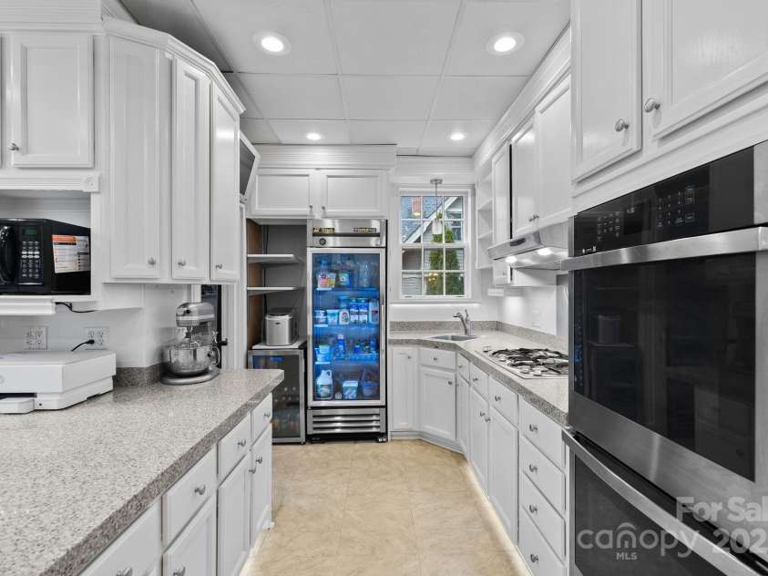 46 Cumberland Circle, Asheville, NC 28801.  MLS# CAR4280409, YatesRealty ID 27495. 