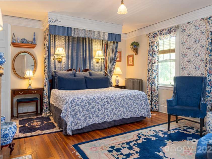 46 Cumberland Circle, Asheville, NC 28801.  MLS# CAR4280409, YatesRealty ID 27495. 