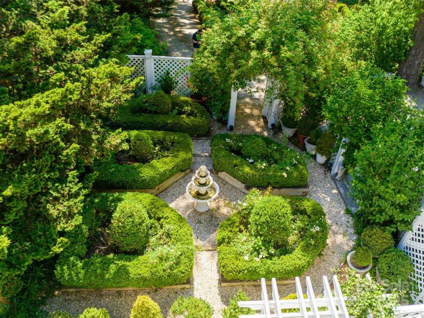 46 Cumberland Circle, Asheville, NC 28801.  MLS# CAR4280409, YatesRealty ID 27495. 