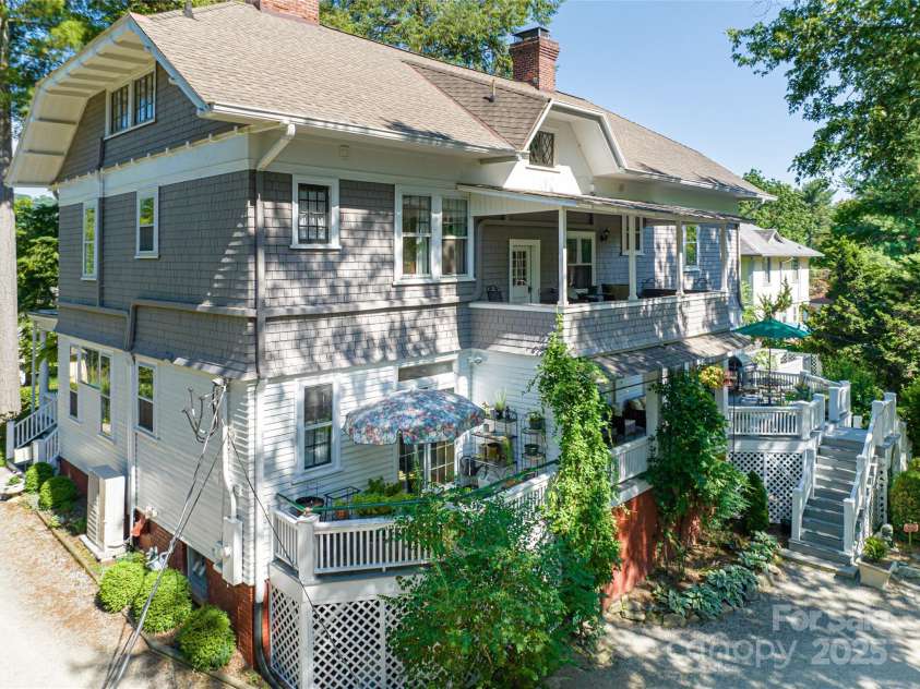 46 Cumberland Circle, Asheville, NC 28801.  MLS# CAR4280409, YatesRealty ID 27495. 