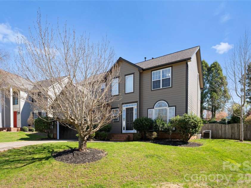 4704 Lone Tree Court, Charlotte, NC 28269.  MLS# CAR4375294, YatesRealty ID 27495. 