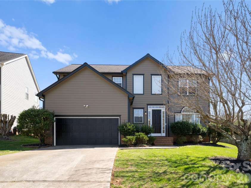4704 Lone Tree Court, Charlotte, NC 28269.  MLS# CAR4375294, YatesRealty ID 27495. 