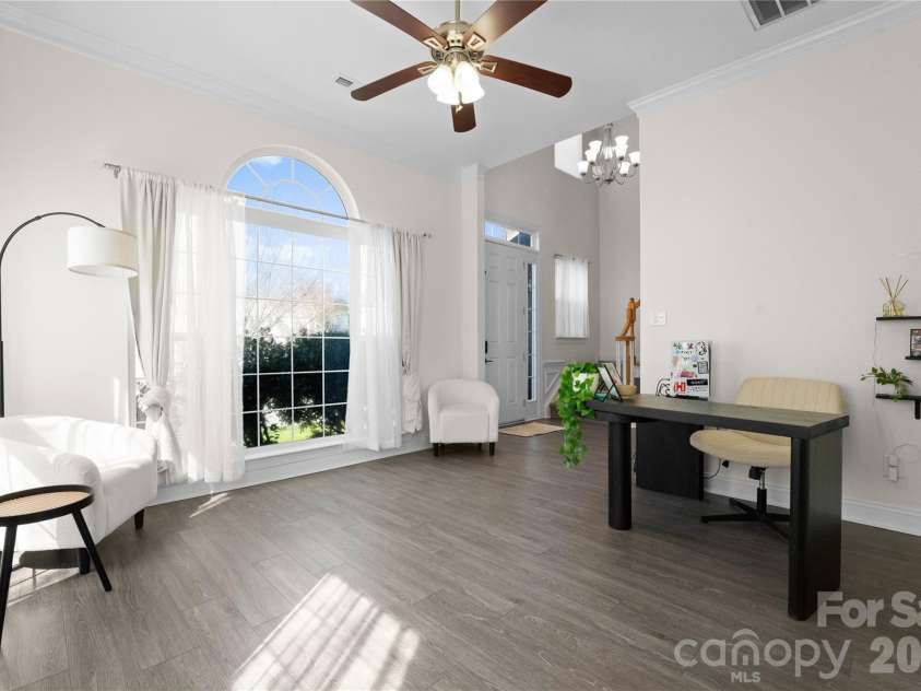 4704 Lone Tree Court, Charlotte, NC 28269.  MLS# CAR4375294, YatesRealty ID 27495. 