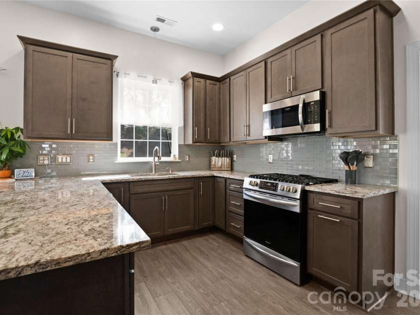 4704 Lone Tree Court, Charlotte, NC 28269.  MLS# CAR4375294, YatesRealty ID 27495. 