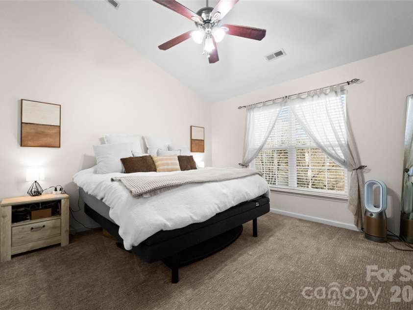 4704 Lone Tree Court, Charlotte, NC 28269.  MLS# CAR4375294, YatesRealty ID 27495. 
