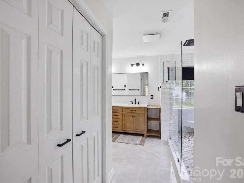 4704 Lone Tree Court, Charlotte, NC 28269.  MLS# CAR4375294, YatesRealty ID 27495. 