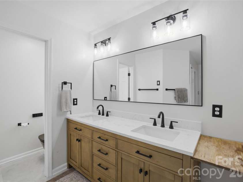 4704 Lone Tree Court, Charlotte, NC 28269.  MLS# CAR4375294, YatesRealty ID 27495. 